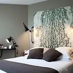 Hotel La & Paris